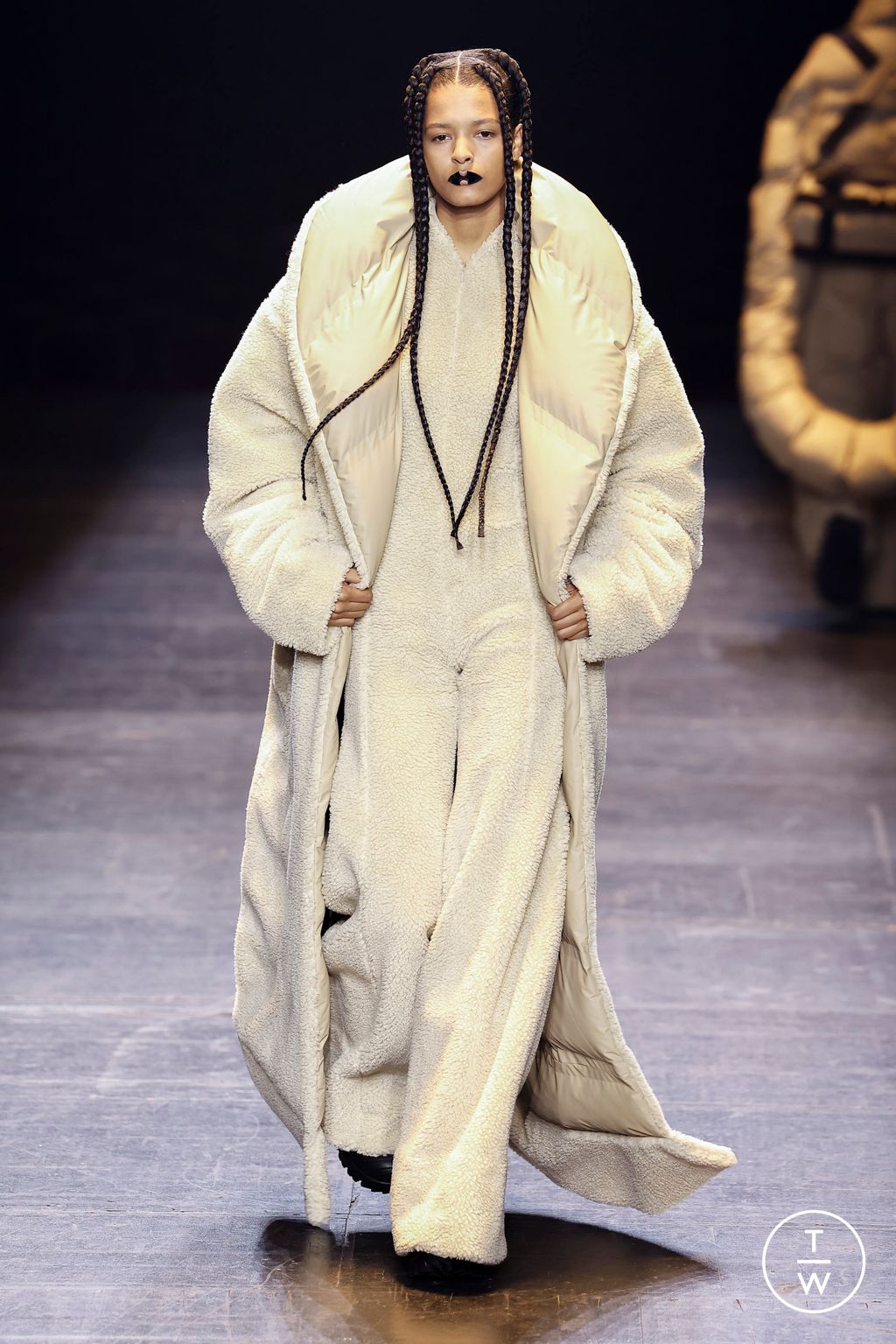 Fashion Week Paris Fall/Winter 2023 look 8 de la collection Rains menswear