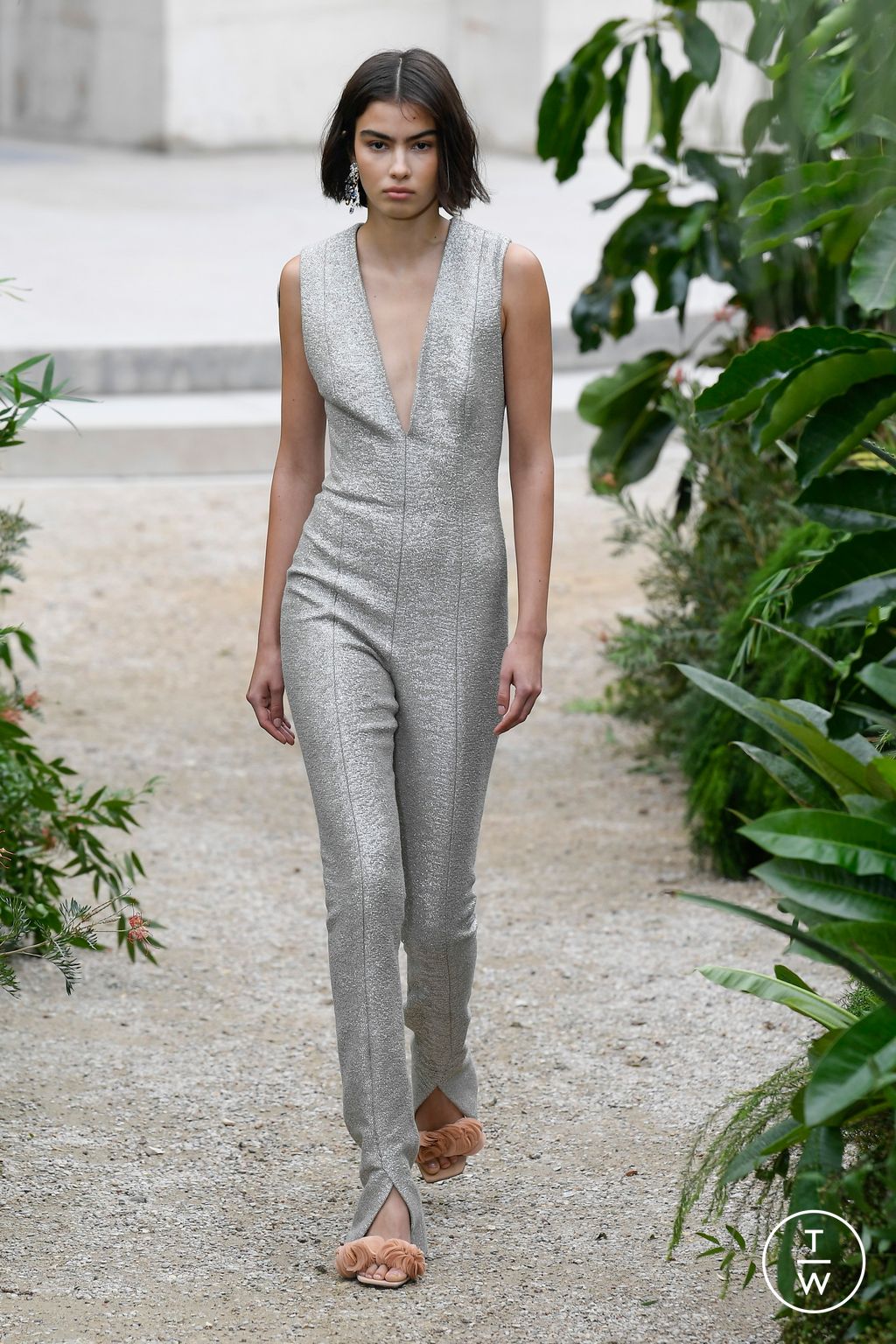 Fashion Week Paris Spring/Summer 2023 look 43 from the Zimmermann collection 女装