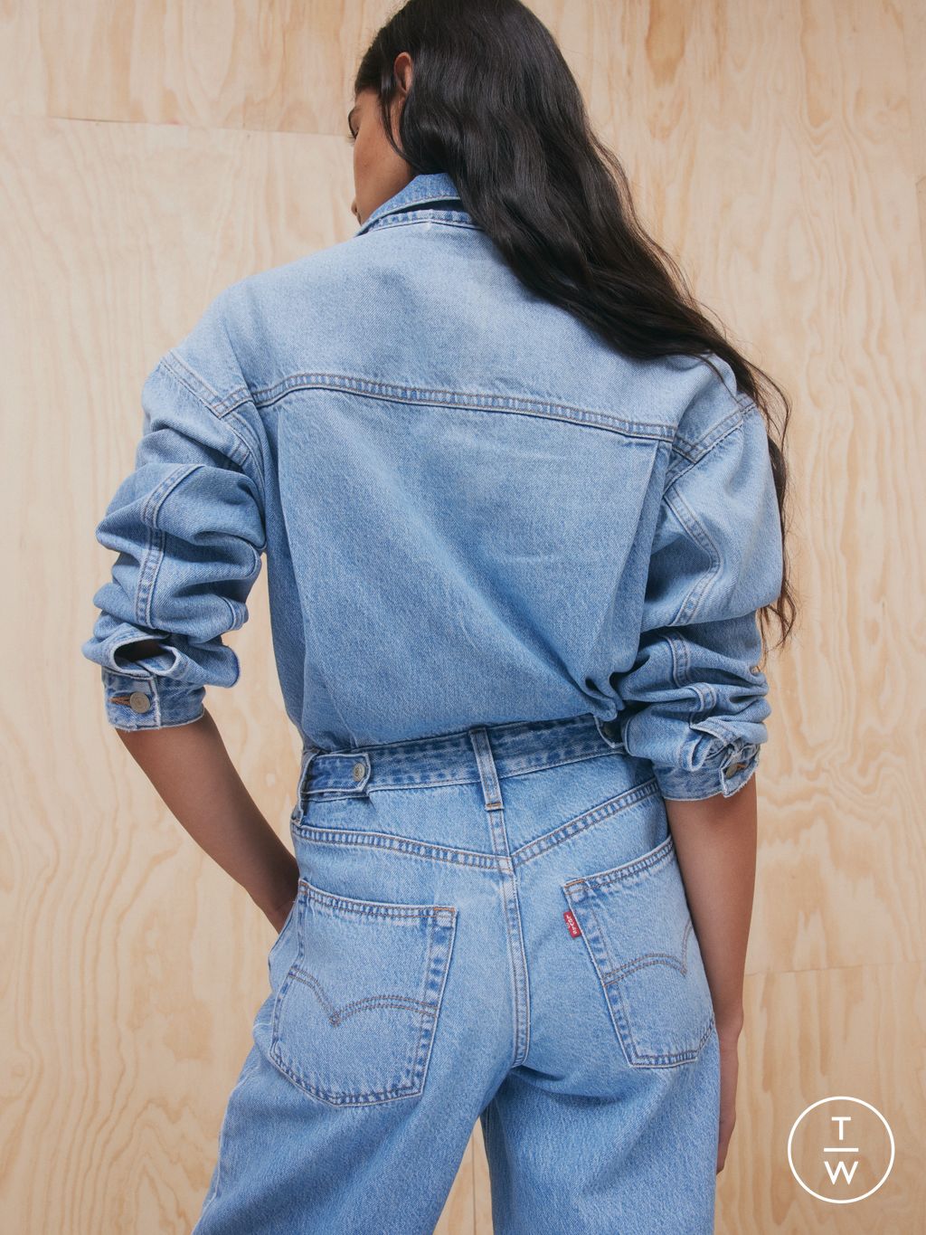 Fashion Week Paris Spring/Summer 2025 look 28 from the Levi’s® collection 女装