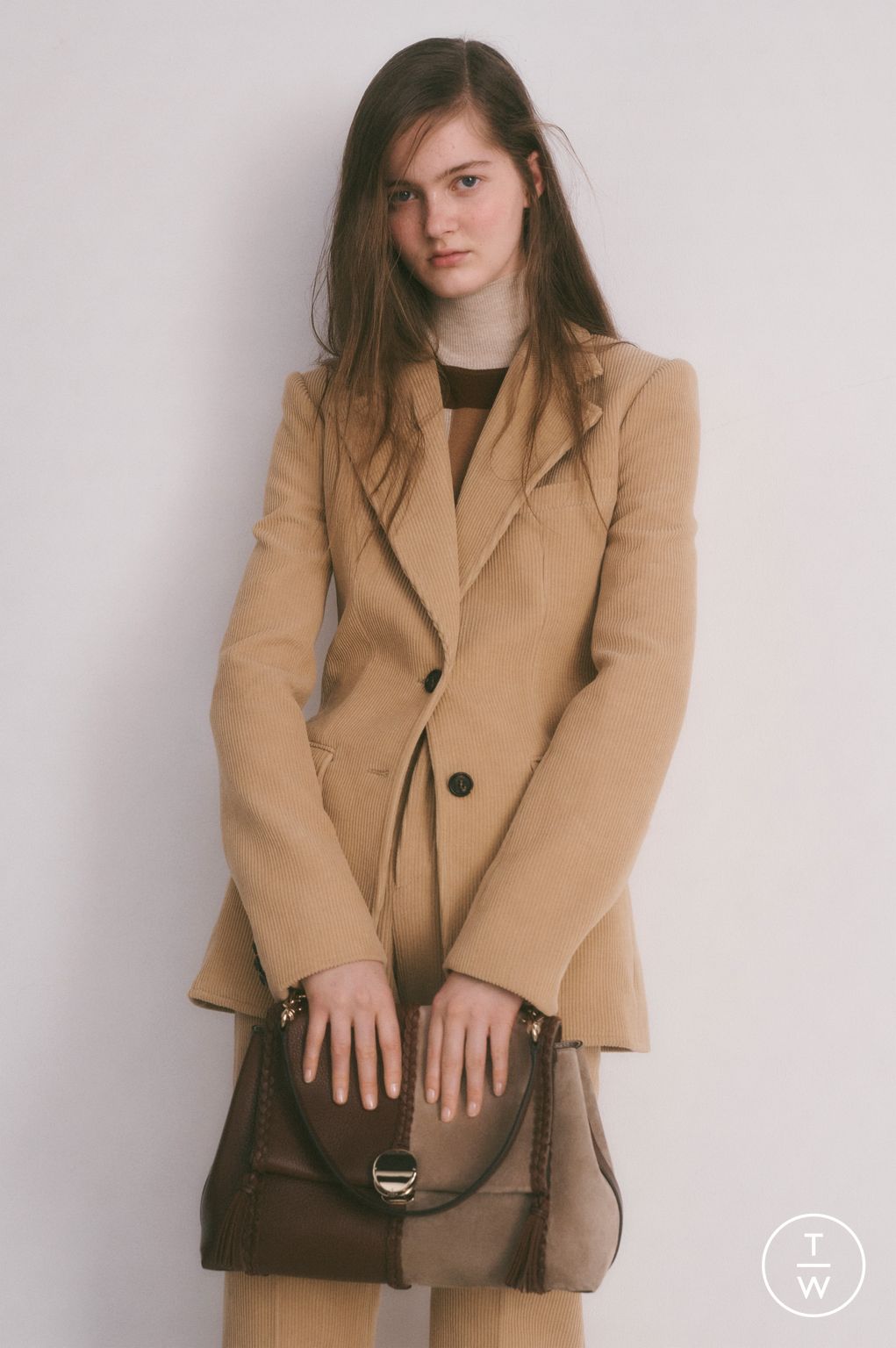 Fashion Week Paris Pre-Fall 2023 look 25 from the Chloé collection womenswear