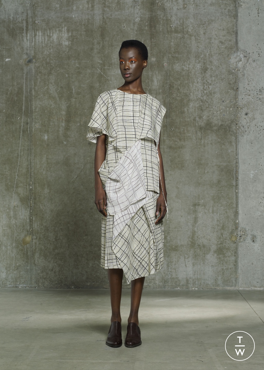 Fashion Week London Resort 2020 look 26 from the Chalayan collection 女装
