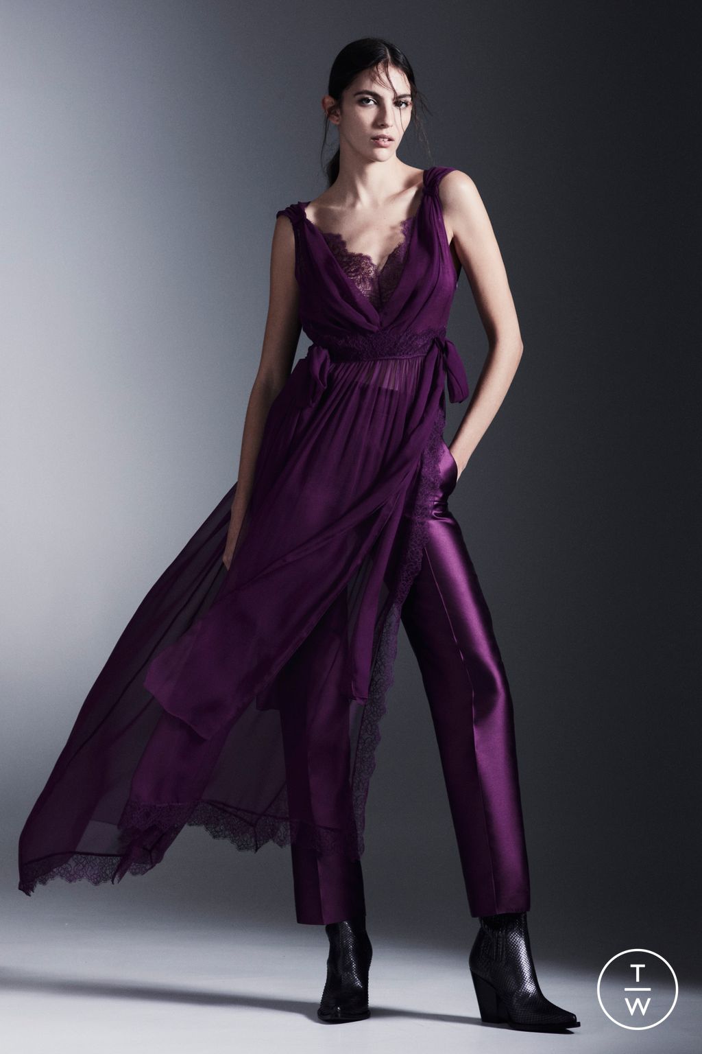 Fashion Week Milan Pre-Fall 2023 look 26 from the Alberta Ferretti collection 女装