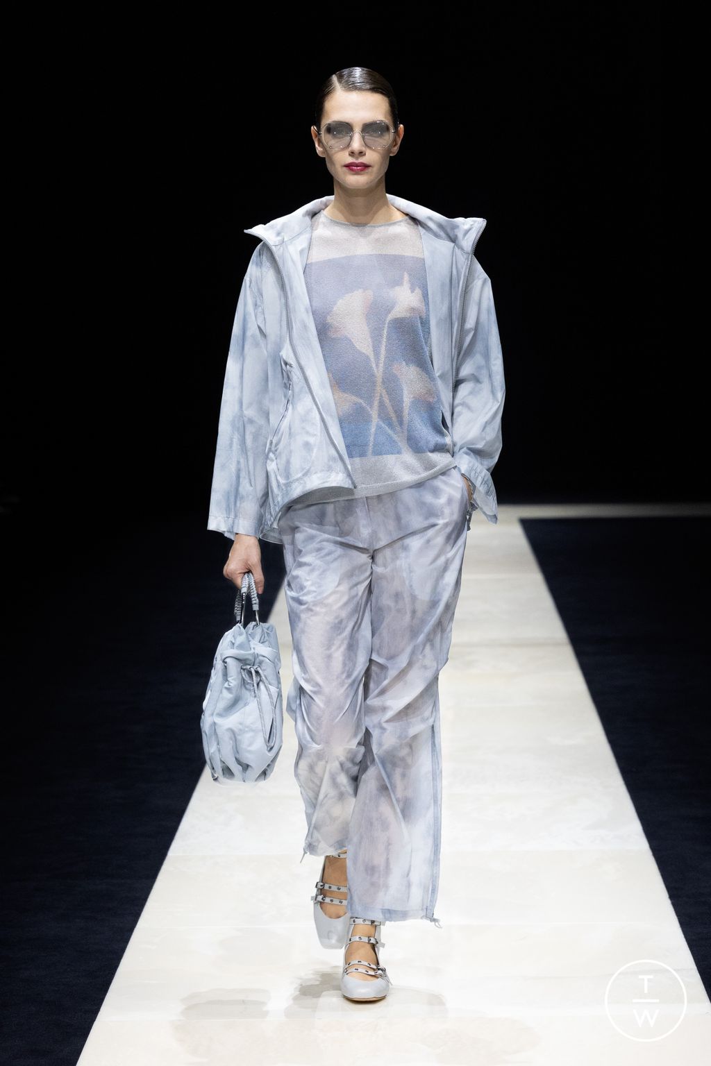 Fashion Week Milan Spring/Summer 2025 look 26 from the Emporio Armani collection womenswear