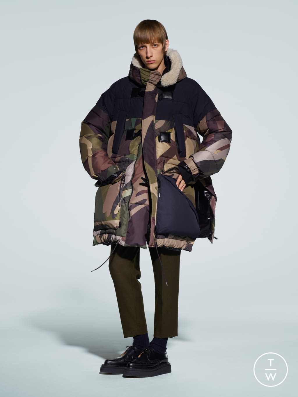 Fashion Week Paris Fall/Winter 2021 look 26 de la collection Sacai menswear