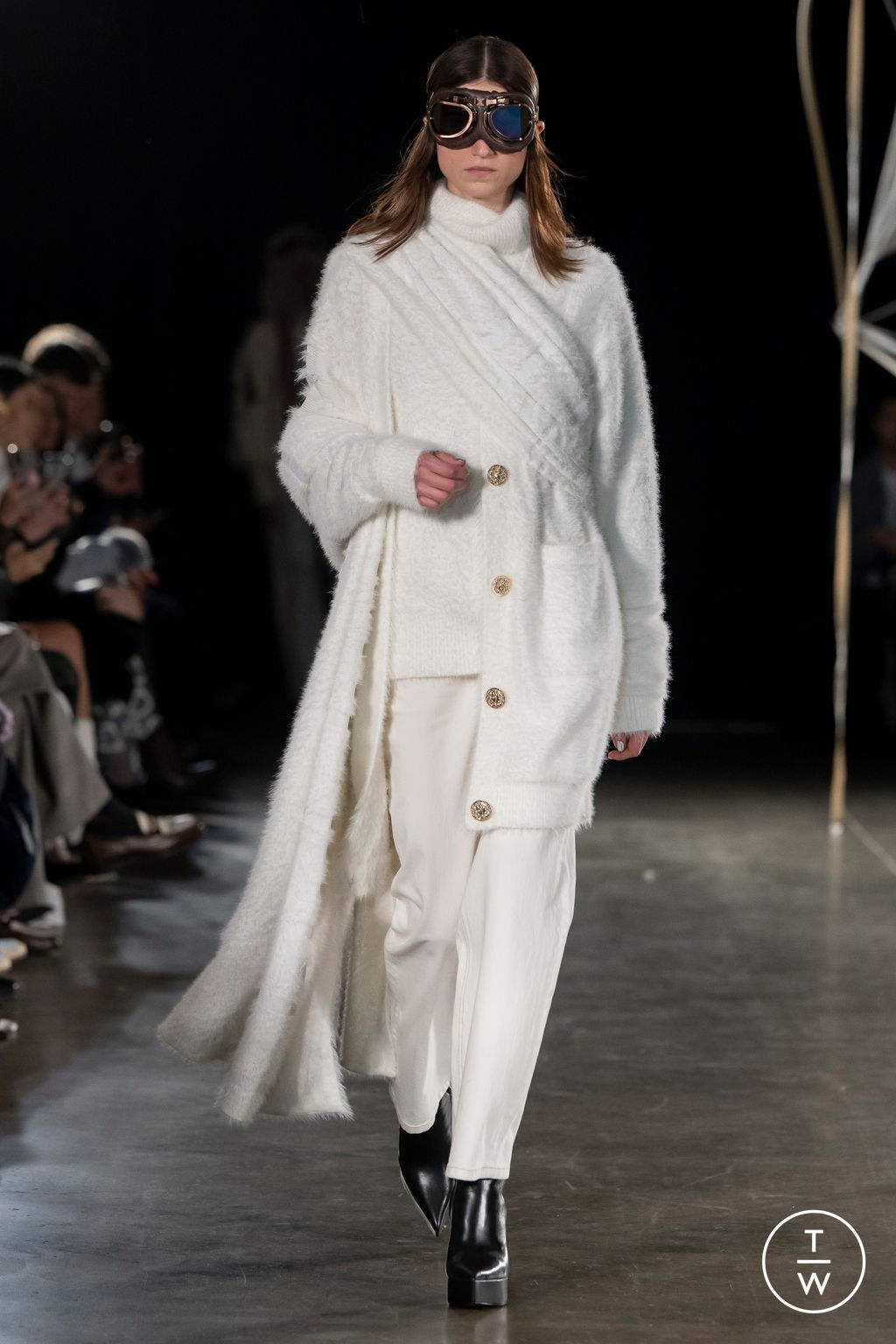 Fashion Week London Fall/Winter 2023 look 26 de la collection MITHRIDATE womenswear