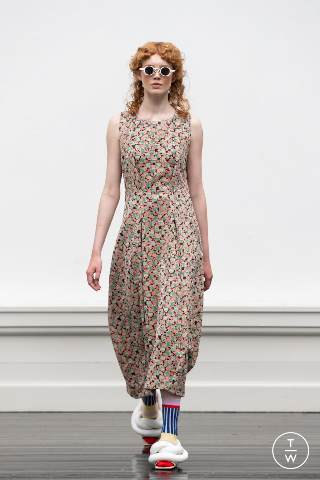 Fashion Week Paris Spring/Summer 2022 look 26 de la collection Henrik Vibskov menswear