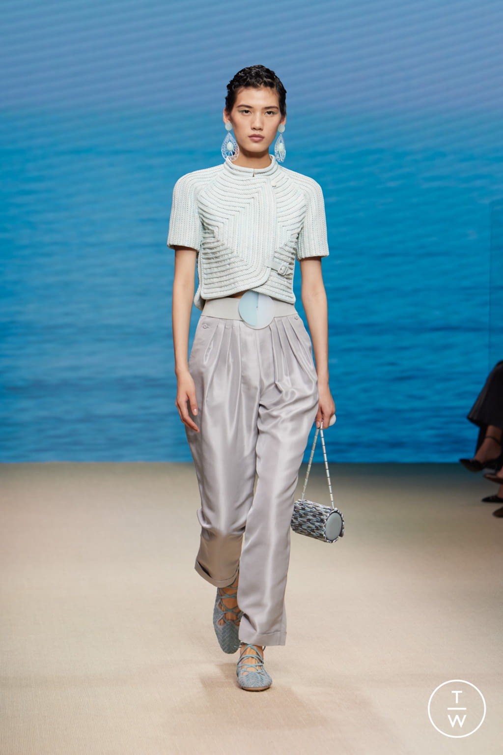 Fashion Week Milan Spring/Summer 2022 look 26 from the Giorgio Armani collection womenswear