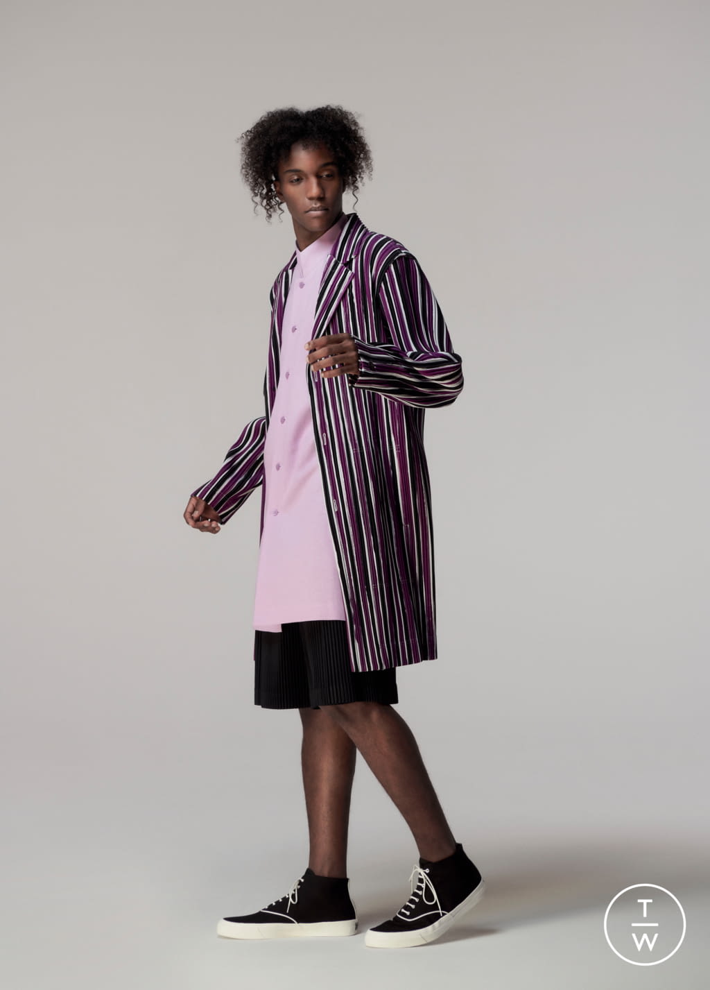Fashion Week Paris Spring/Summer 2021 look 27 from the HOMME PLISSÉ ISSEY MIYAKE collection 男装