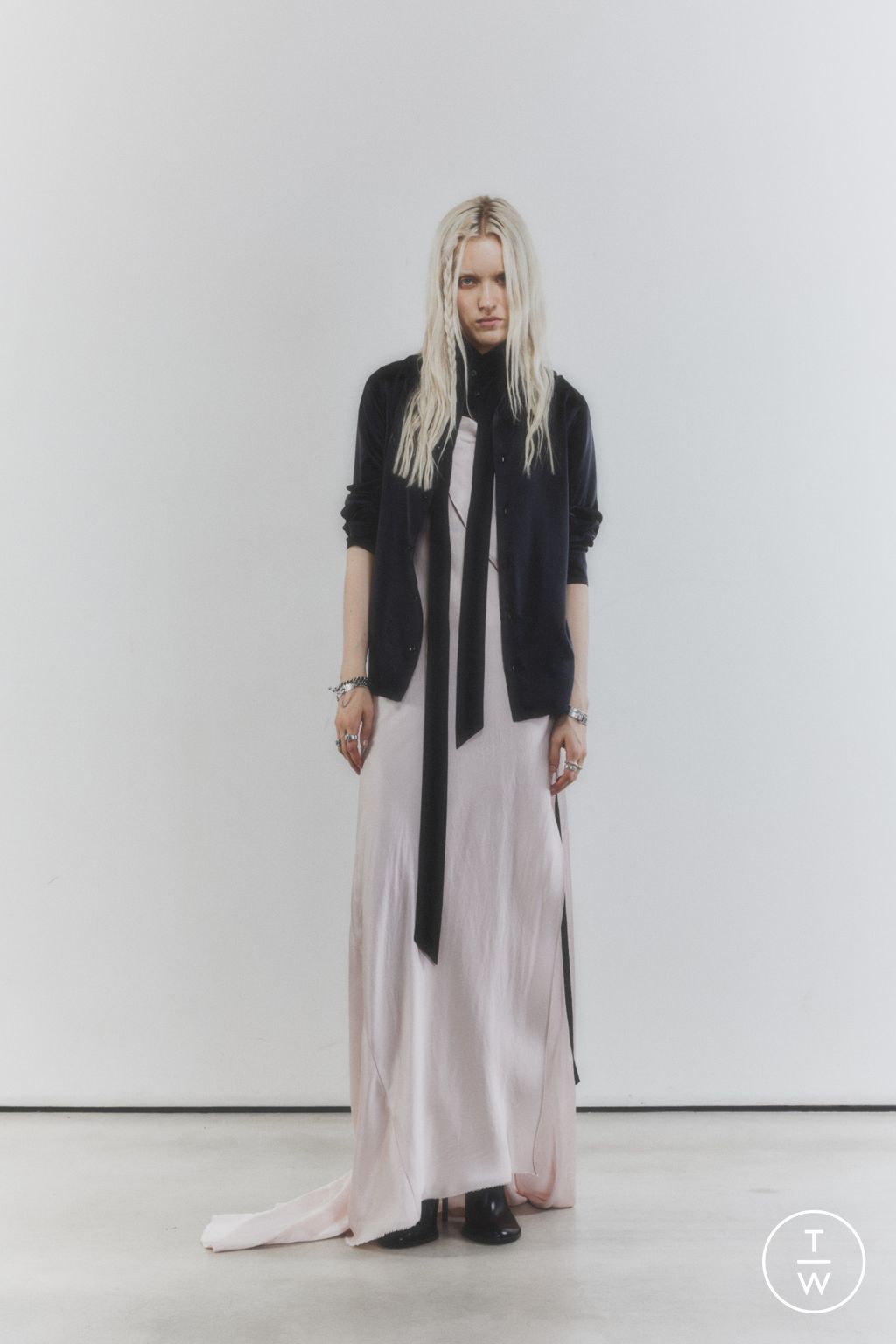 Fashion Week Paris Resort 2026 look 26 from the Ann Demeulemeester collection 女装