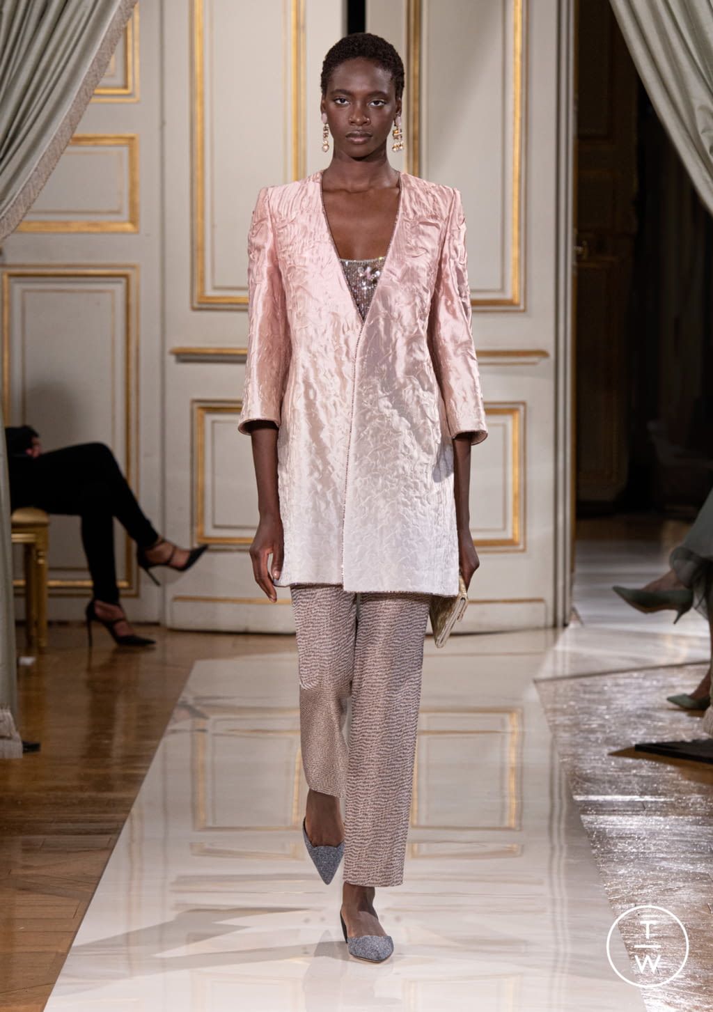 Fashion Week Paris Fall/Winter 2021 look 26 from the Giorgio Armani Privé collection couture