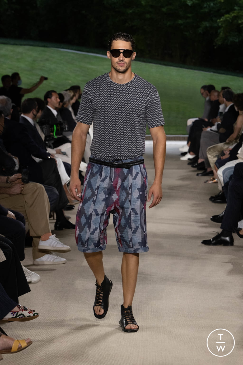 Fashion Week Milan Spring/Summer 2022 look 27 from the Giorgio Armani collection menswear