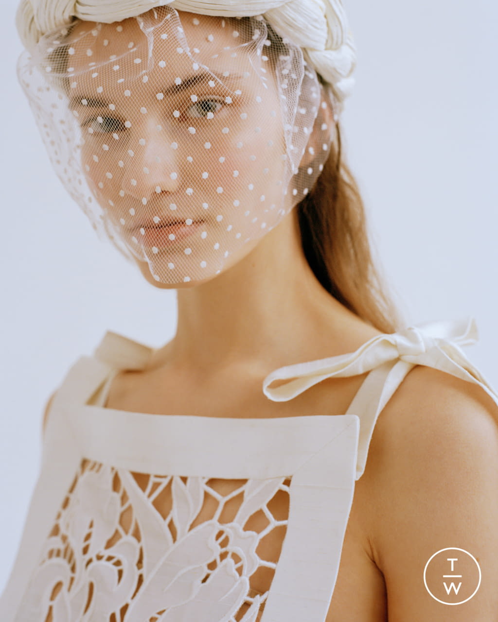 Fashion Week Paris Spring/Summer 2021 look 26 from the Yanina Couture collection 高级定制