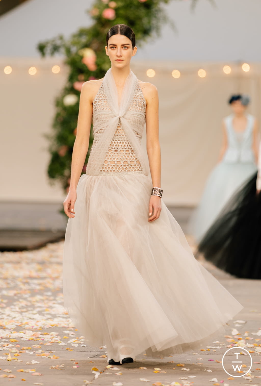 Fashion Week Paris Spring/Summer 2021 look 26 from the Chanel collection couture