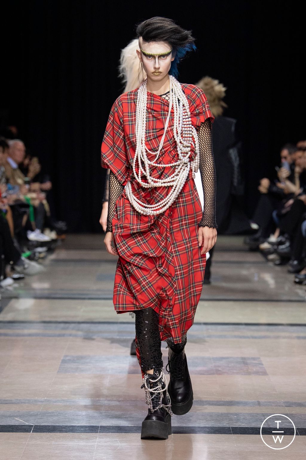 Fashion Week Paris Spring/Summer 2023 look 34 from the Junya Watanabe collection womenswear