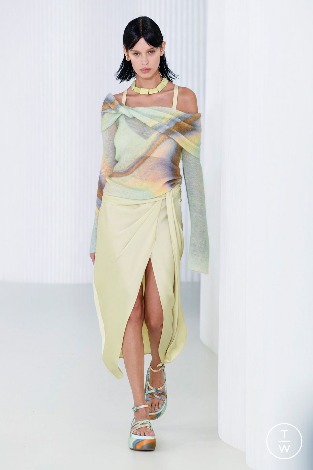 Fashion Week New York Spring/Summer 2023 look 24 from the Simkhai collection 女装
