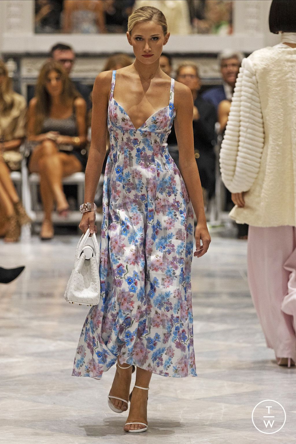 Fashion Week New York Spring/Summer 2023 look 12 from the Dennis Basso collection 女装