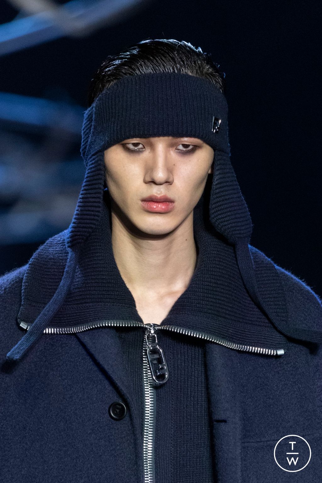 Fashion Week Milan Fall/Winter 2023 look 24 from the Fendi collection menswear accessories