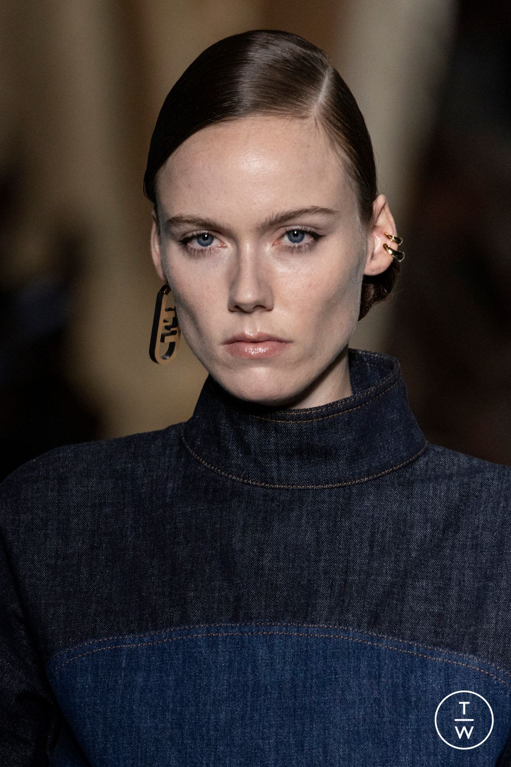 Fashion Week Milan Fall/Winter 2024 look 80 from the Fendi collection 女装配饰