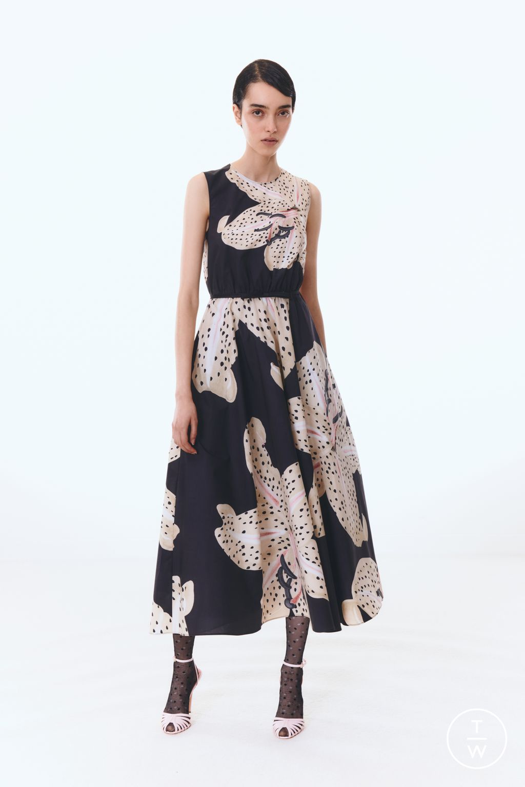 Fashion Week Paris Pre-Fall 2025 look 26 from the Giambattista Valli collection womenswear