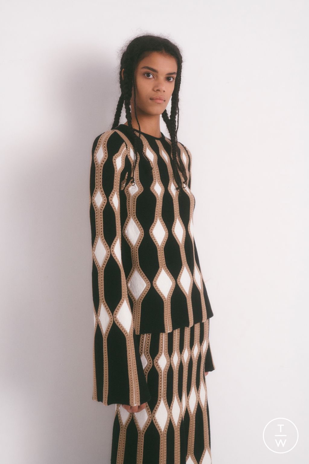 Fashion Week Paris Pre-Fall 2023 look 26 from the Chloé collection womenswear