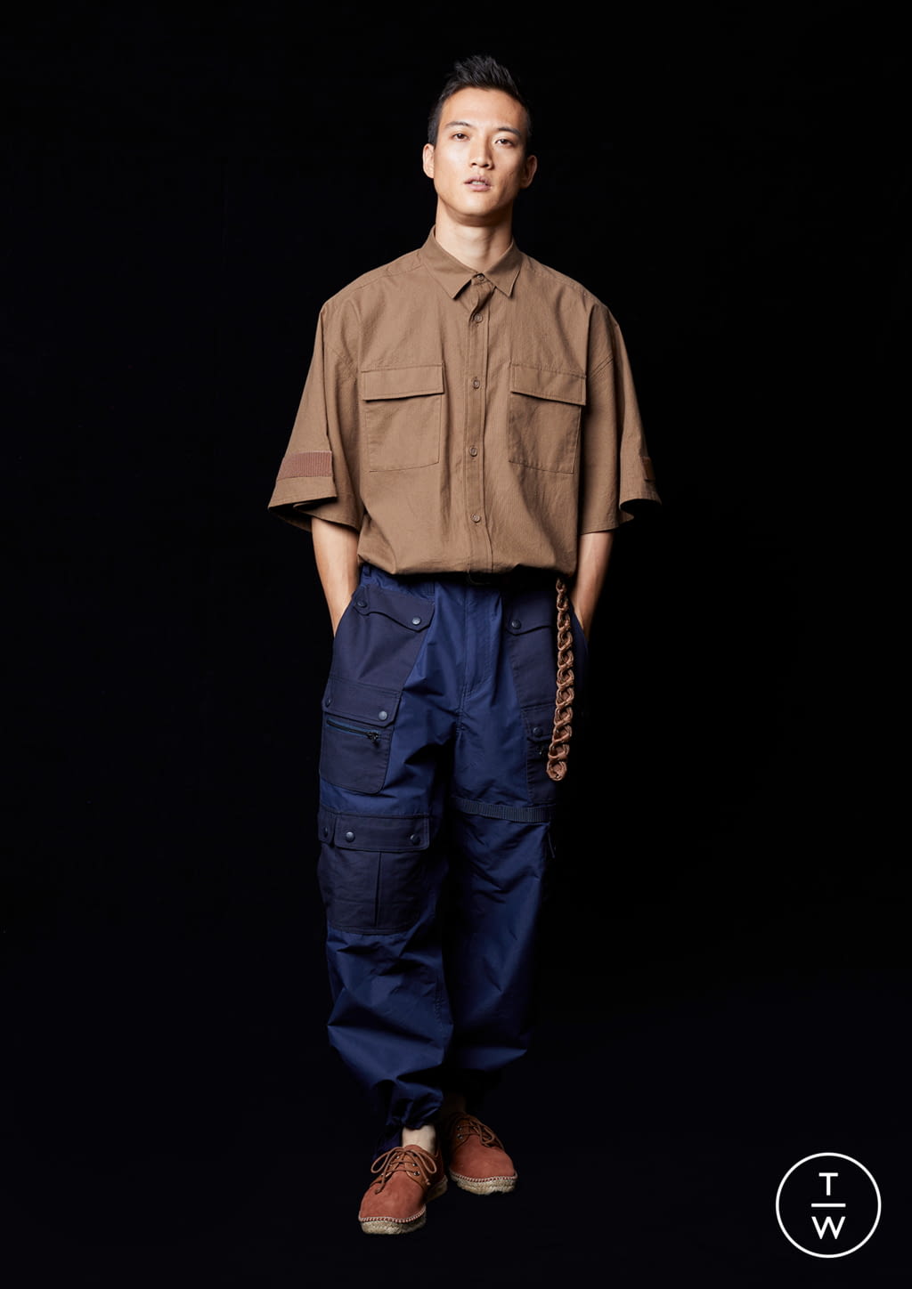 Fashion Week Paris Spring/Summer 2021 look 26 from the White Mountaineering collection 男装