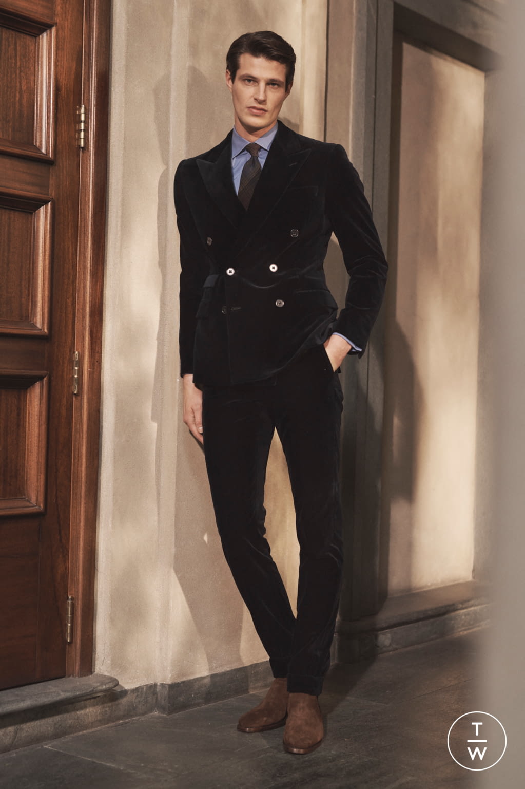 Fashion Week Milan Fall/Winter 2020 look 27 from the Ralph Lauren Purple Label collection 男装