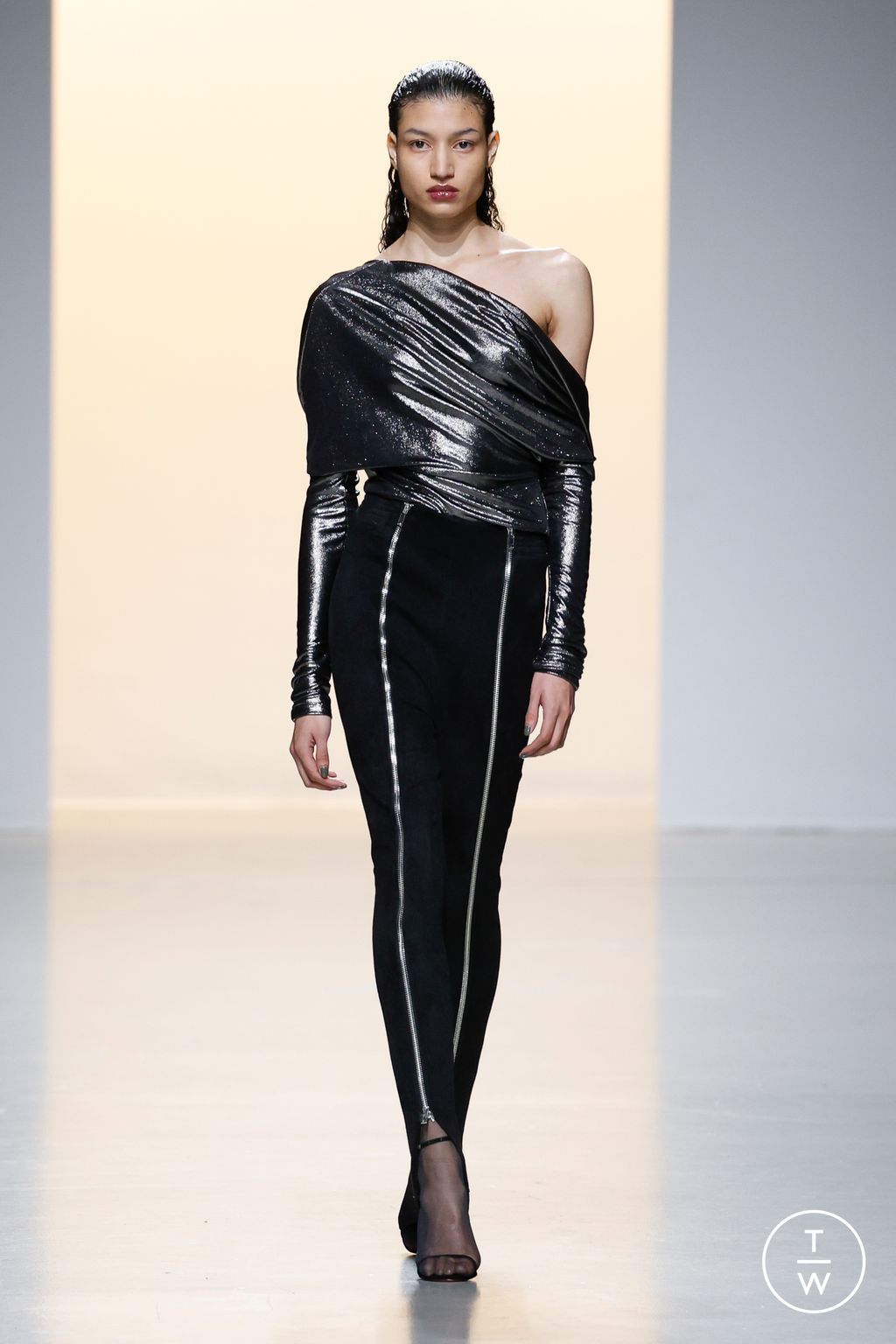 Fashion Week Paris Fall/Winter 2024 look 27 from the Atlein collection womenswear