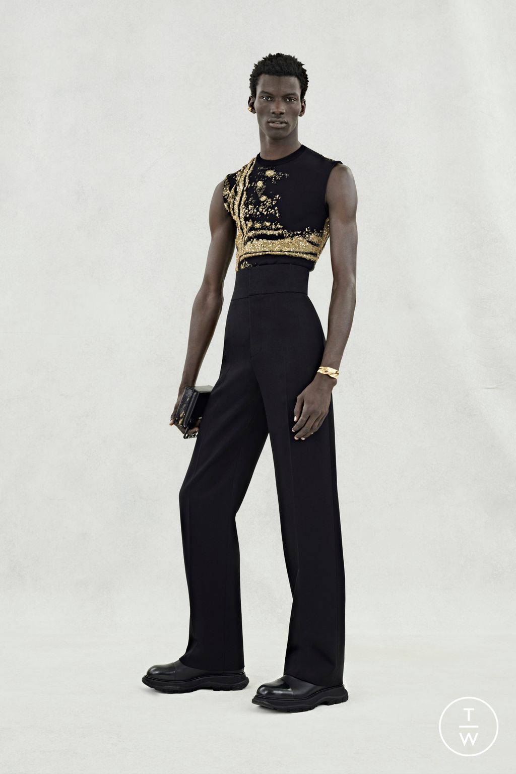 Fashion Week London Spring/Summer 2024 look 35 de la collection Alexander McQueen menswear