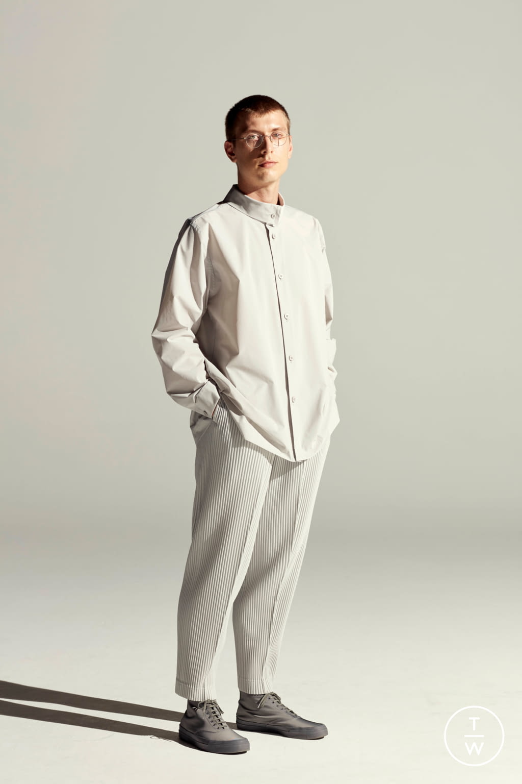 Fashion Week Paris Spring/Summer 2022 look 27 from the HOMME PLISSÉ ISSEY MIYAKE collection menswear