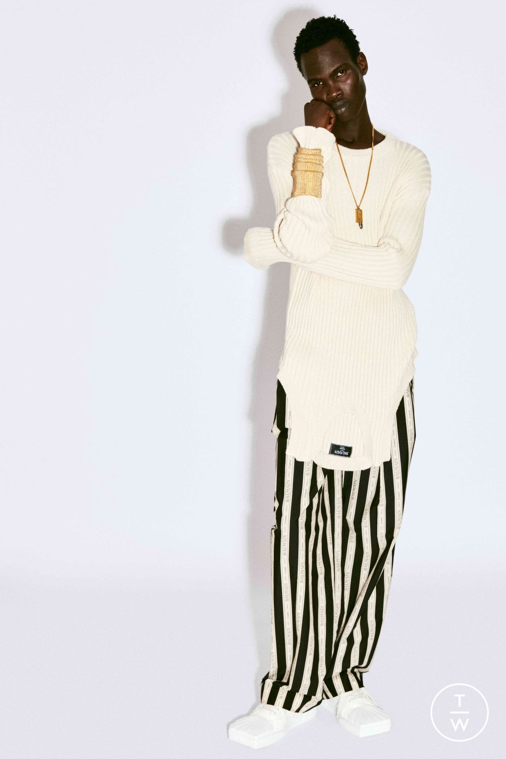 Fashion Week Paris Resort 2025 look 27 from the Balmain collection menswear