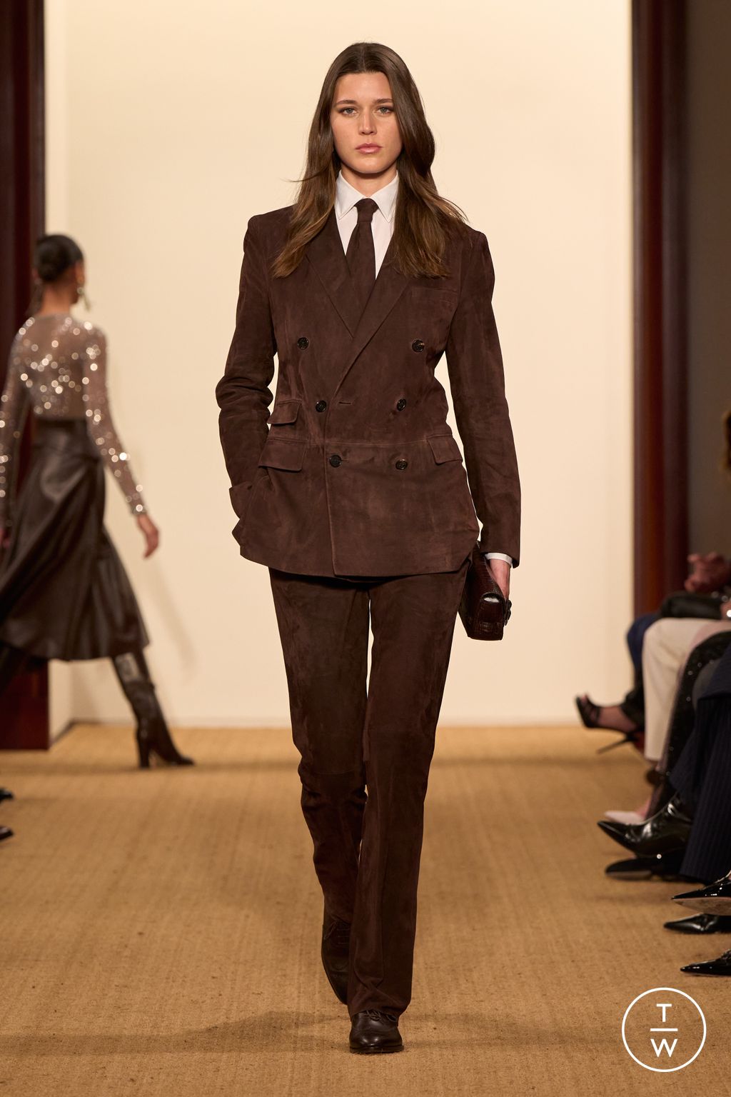 Fashion Week New York Fall/Winter 2024 look 27 from the Ralph Lauren collection 女装