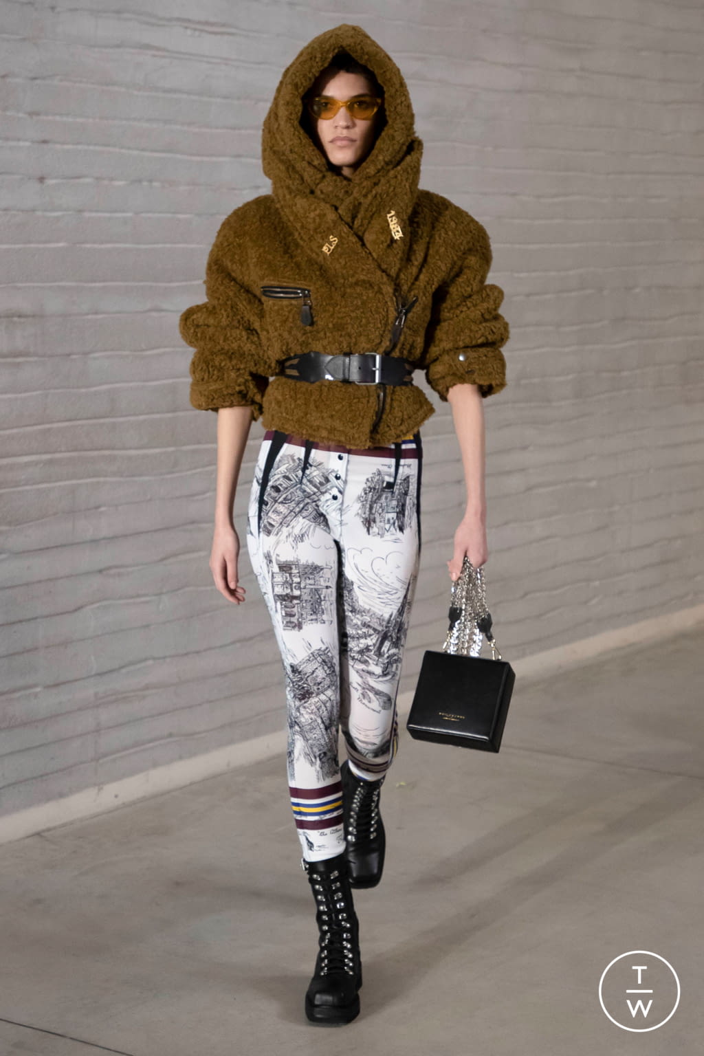 Fashion Week Milan Fall/Winter 2021 look 27 from the Philosophy di Lorenzo Serafini collection womenswear
