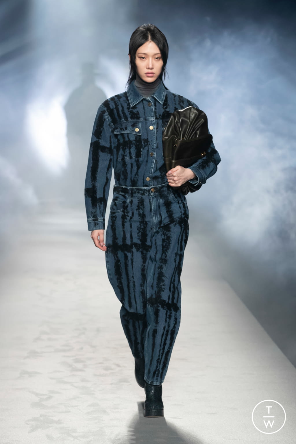 Fashion Week Milan Fall/Winter 2021 look 27 from the Alberta Ferretti collection 女装