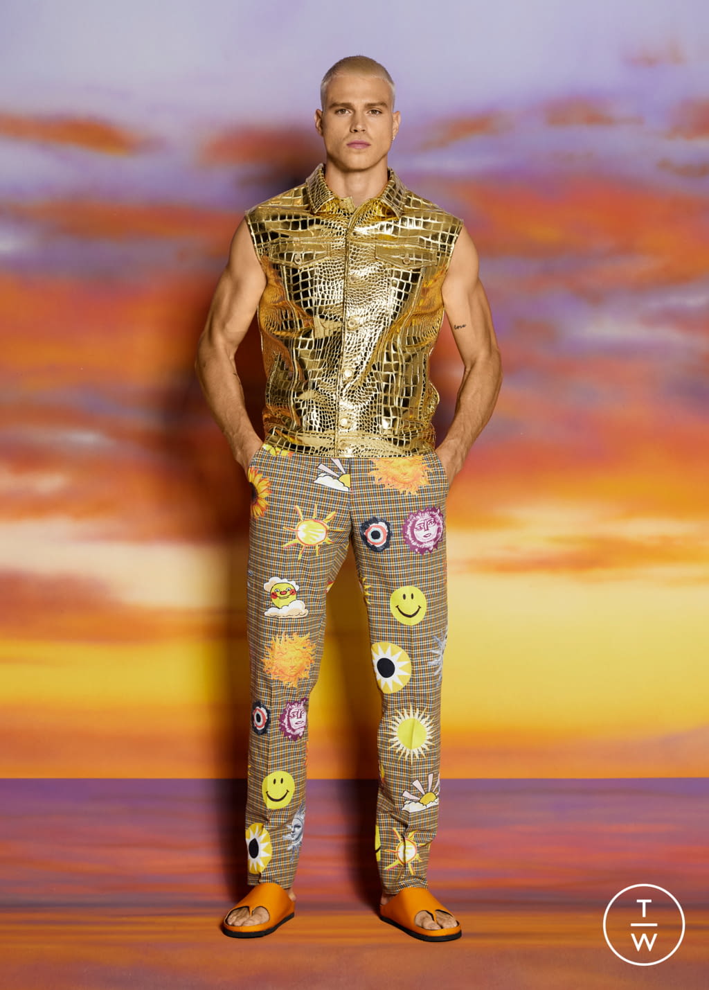 Fashion Week Milan Resort 2022 look 27 from the Moschino collection menswear