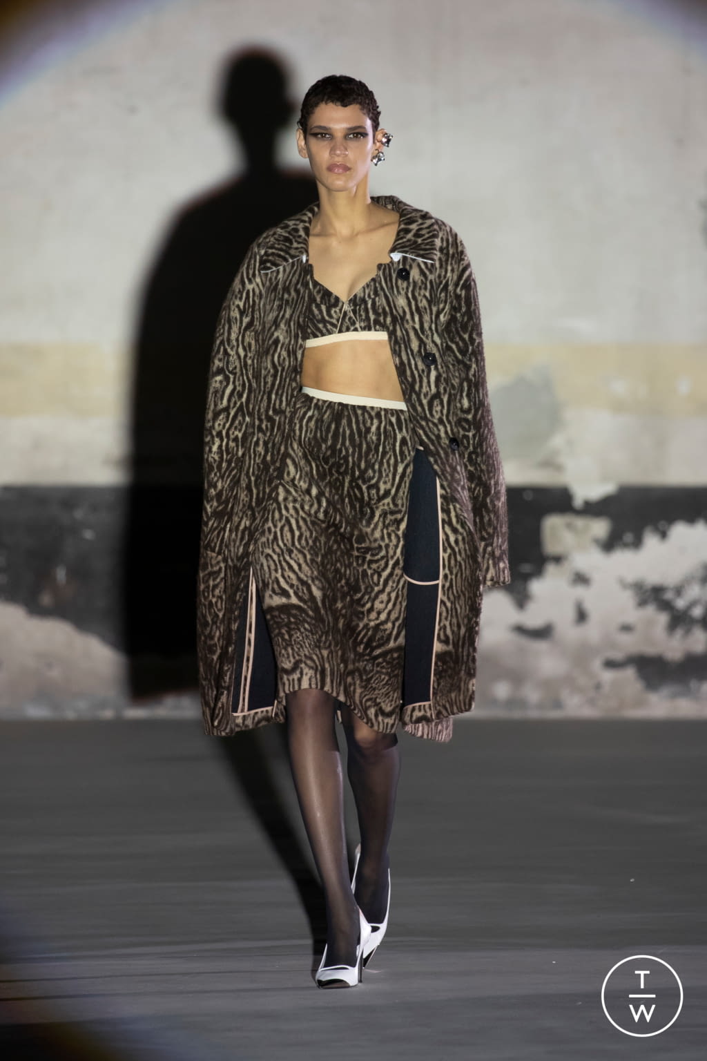 Fashion Week Milan Fall/Winter 2021 look 27 from the N°21 collection 女装
