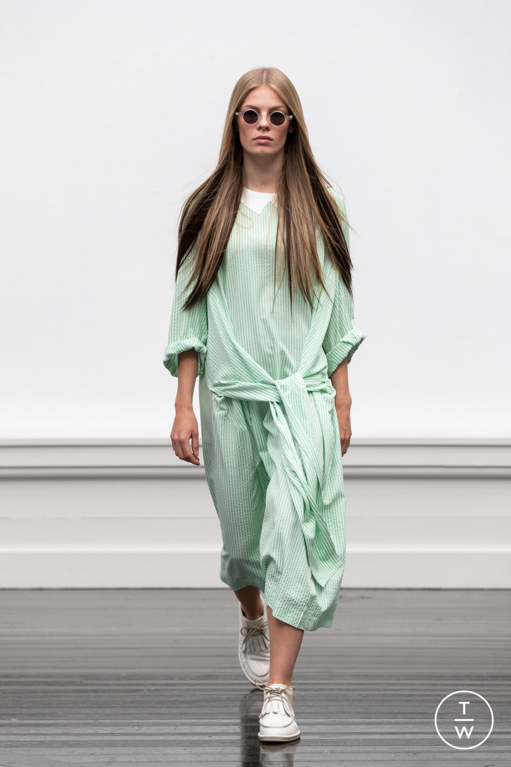 Fashion Week Paris Spring/Summer 2022 look 27 from the Henrik Vibskov collection menswear