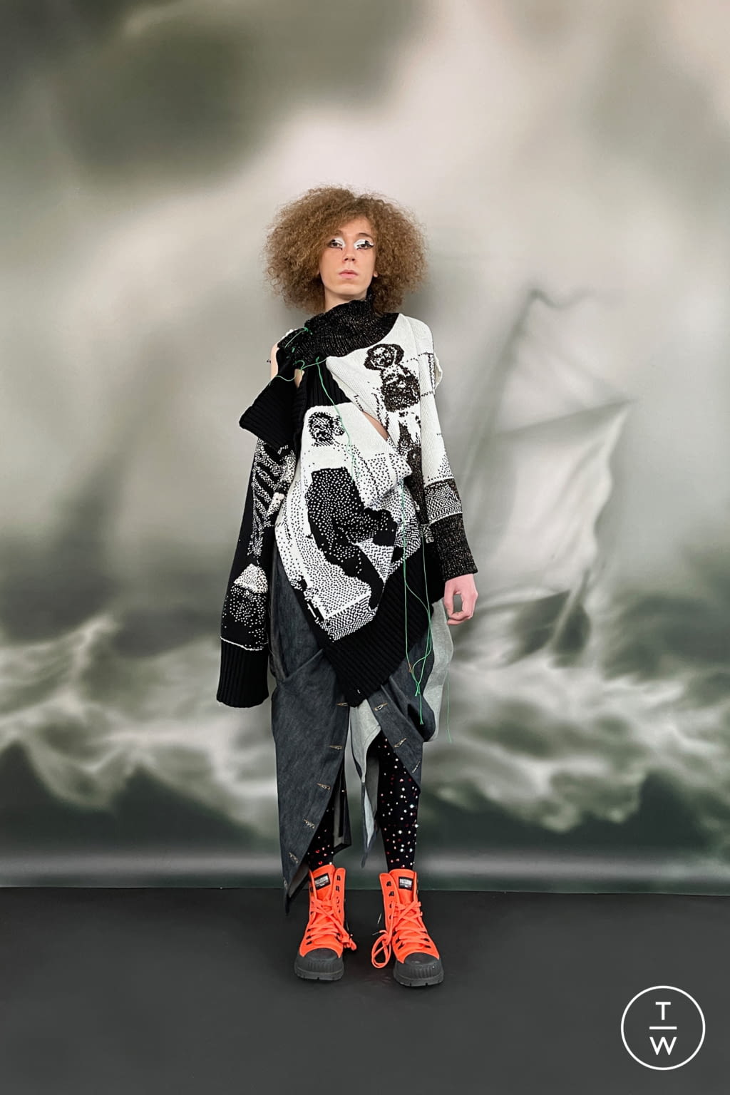 Fashion Week London Fall/Winter 2021 look 27 from the Matty Bovan collection womenswear