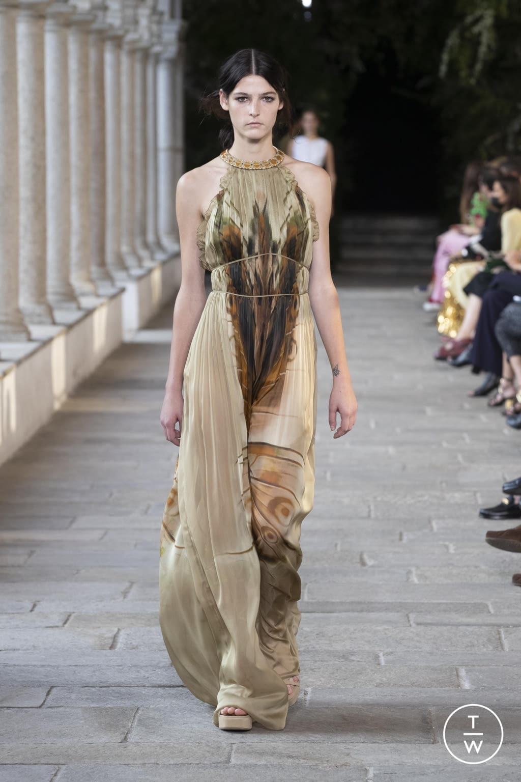 Fashion Week Milan Spring/Summer 2022 look 27 from the Alberta Ferretti collection 女装