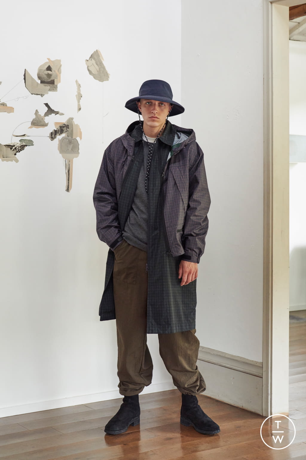 Fashion Week Paris Spring/Summer 2022 look 28 from the Undercover collection 男装
