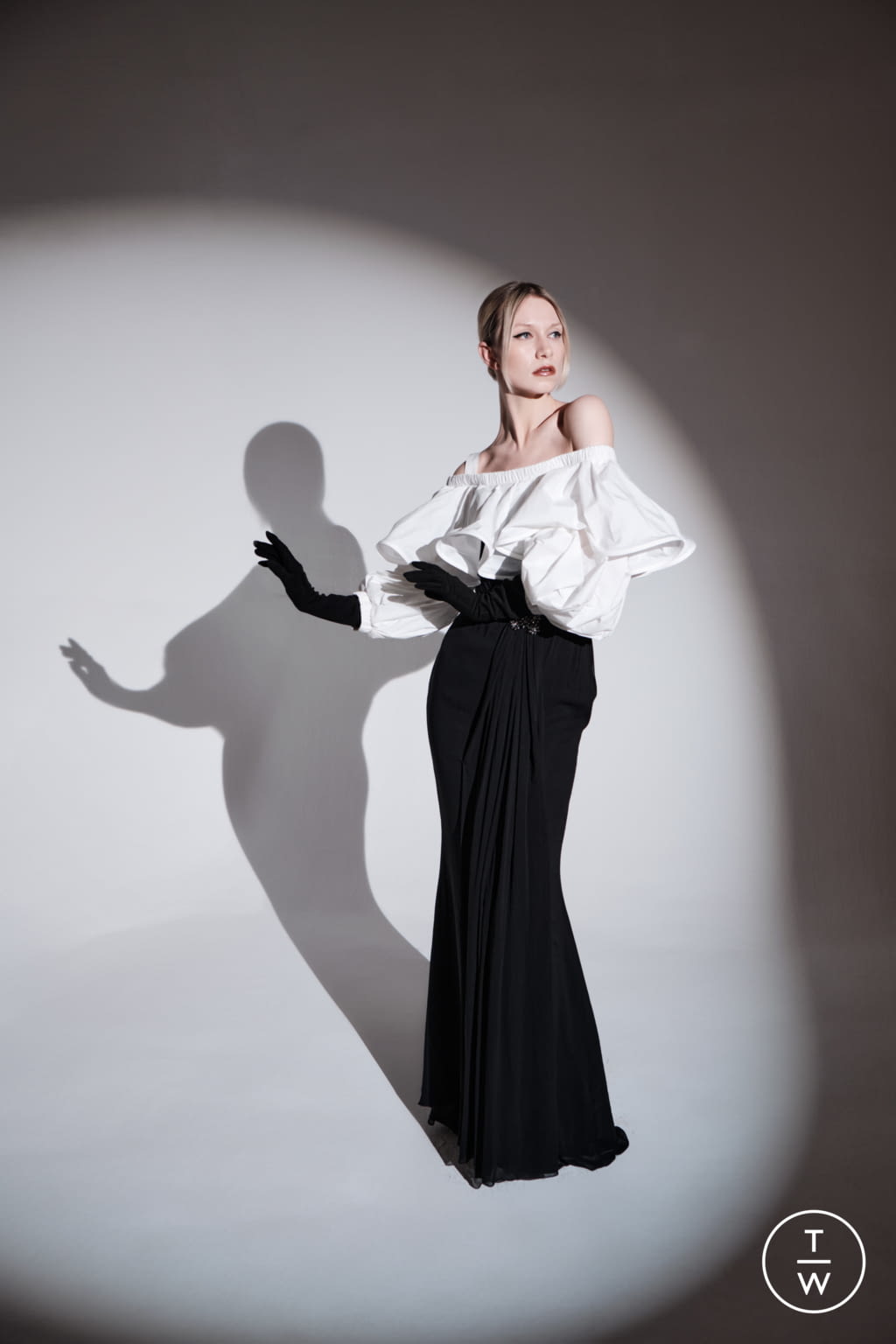 Fashion Week Paris Fall/Winter 2021 look 27 from the Valentin Yudashkin collection womenswear