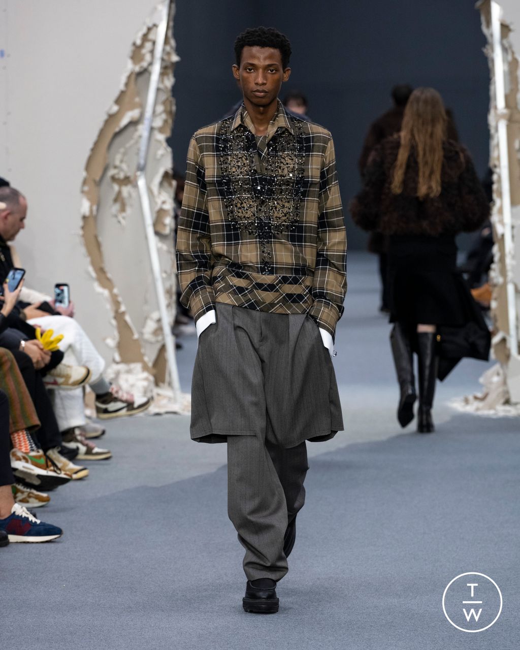 Fashion Week Paris Fall/Winter 2026 look 27 de la collection Sacai menswear