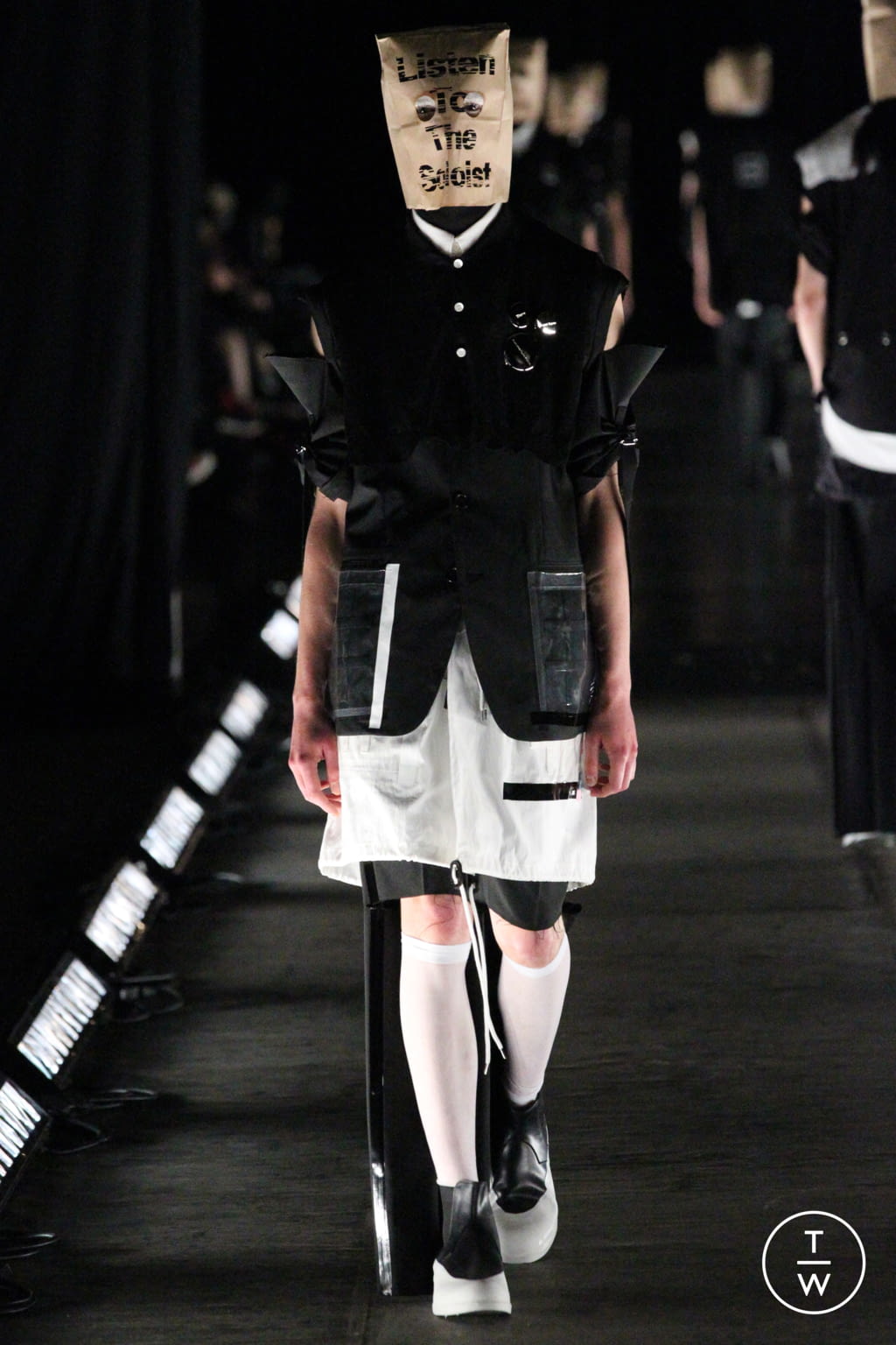 Fashion Week Paris Spring/Summer 2022 look 27 from the Takahiromiyashita The Soloist collection 女装
