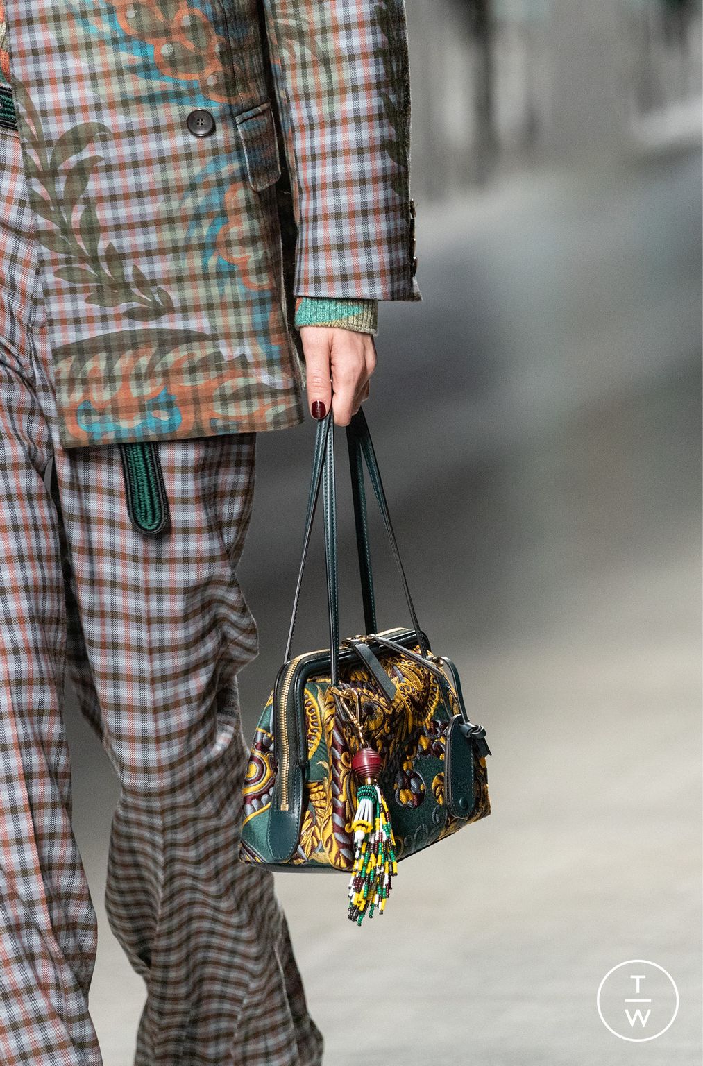 Fashion Week Milan Fall/Winter 2025 look 27 from the Etro collection 女装配饰