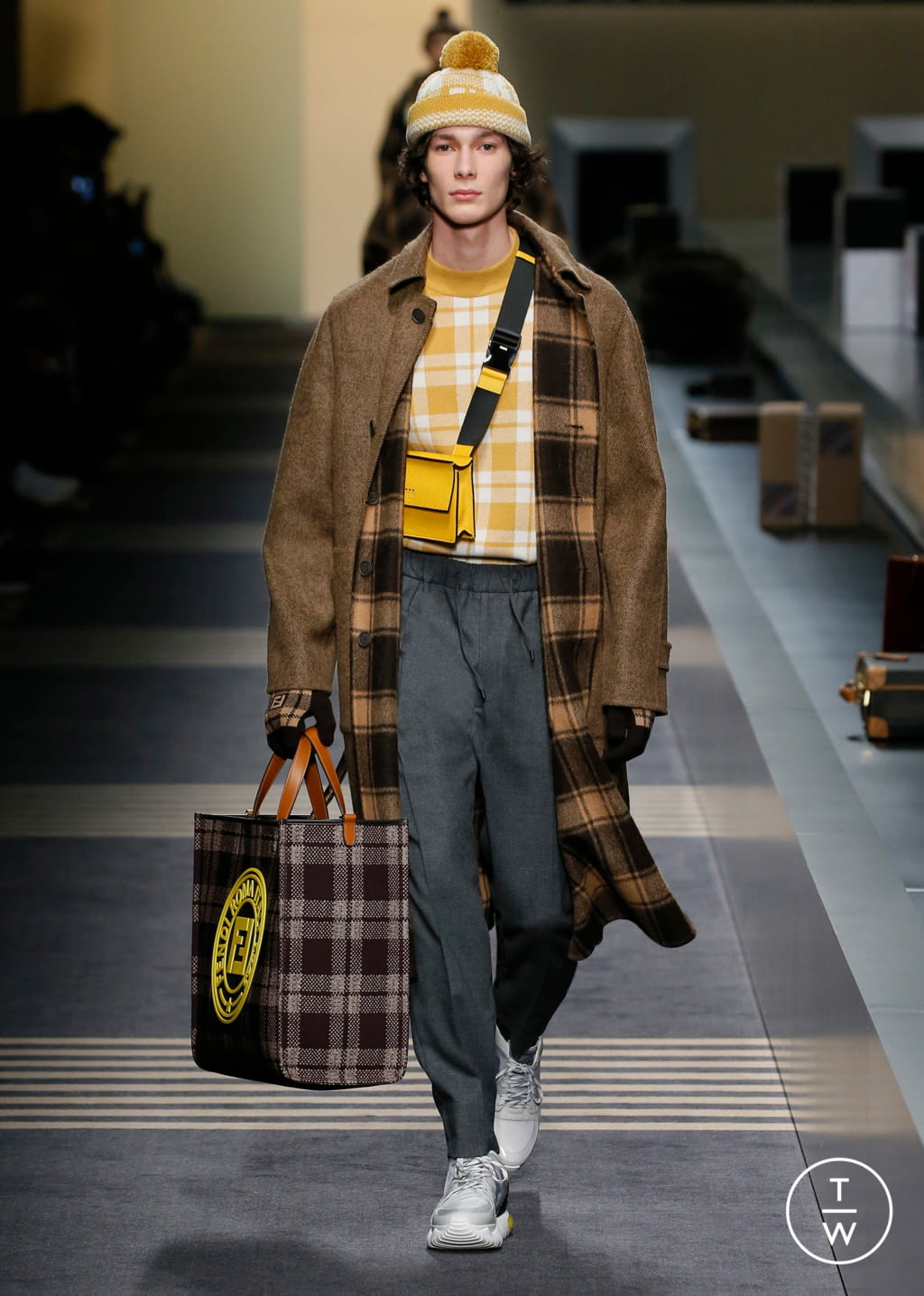 Fashion Week Milan Fall/Winter 2018 look 27 de la collection Fendi menswear
