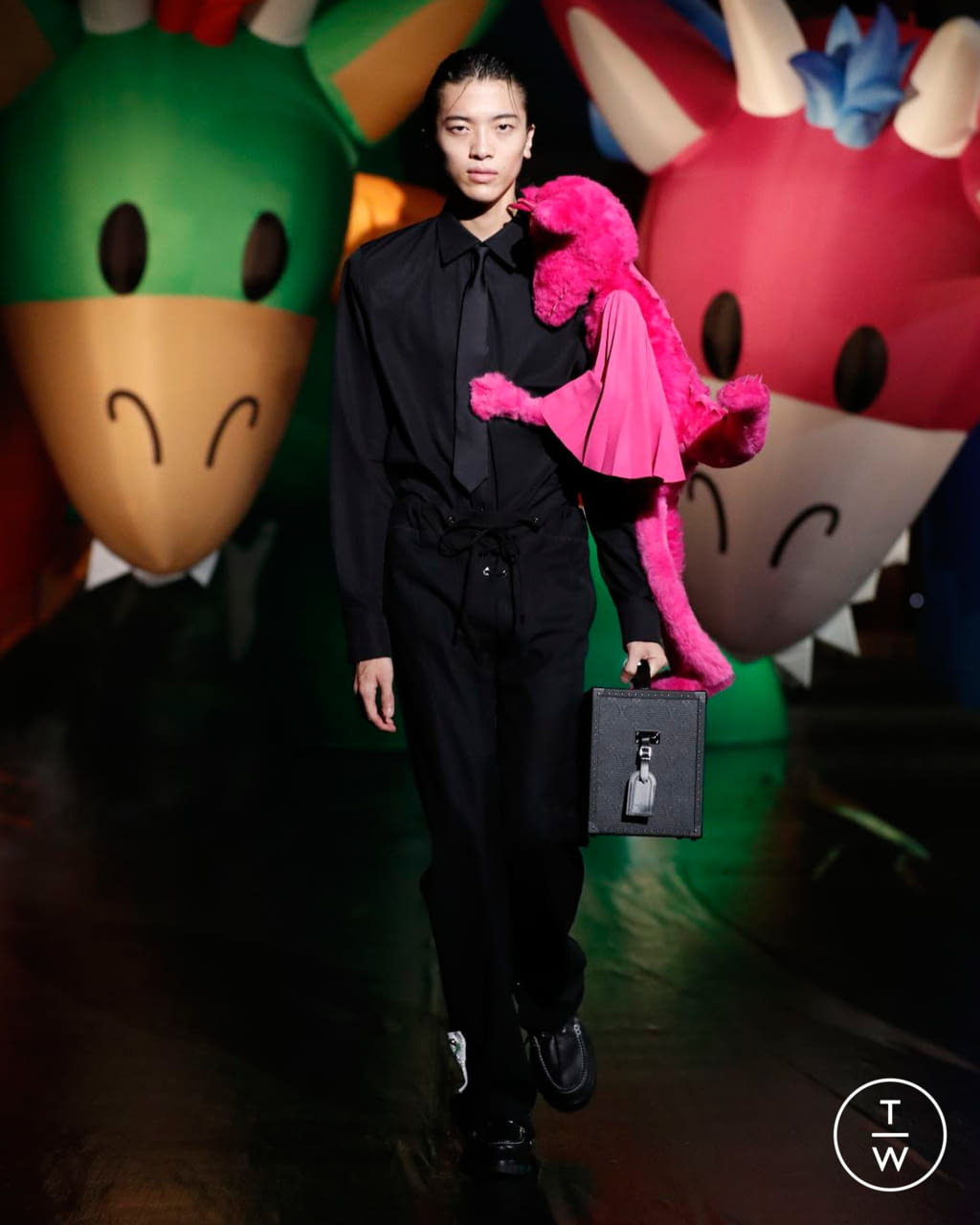 Fashion Week Paris Spring/Summer 2021 look 88 from the Louis Vuitton collection 男装