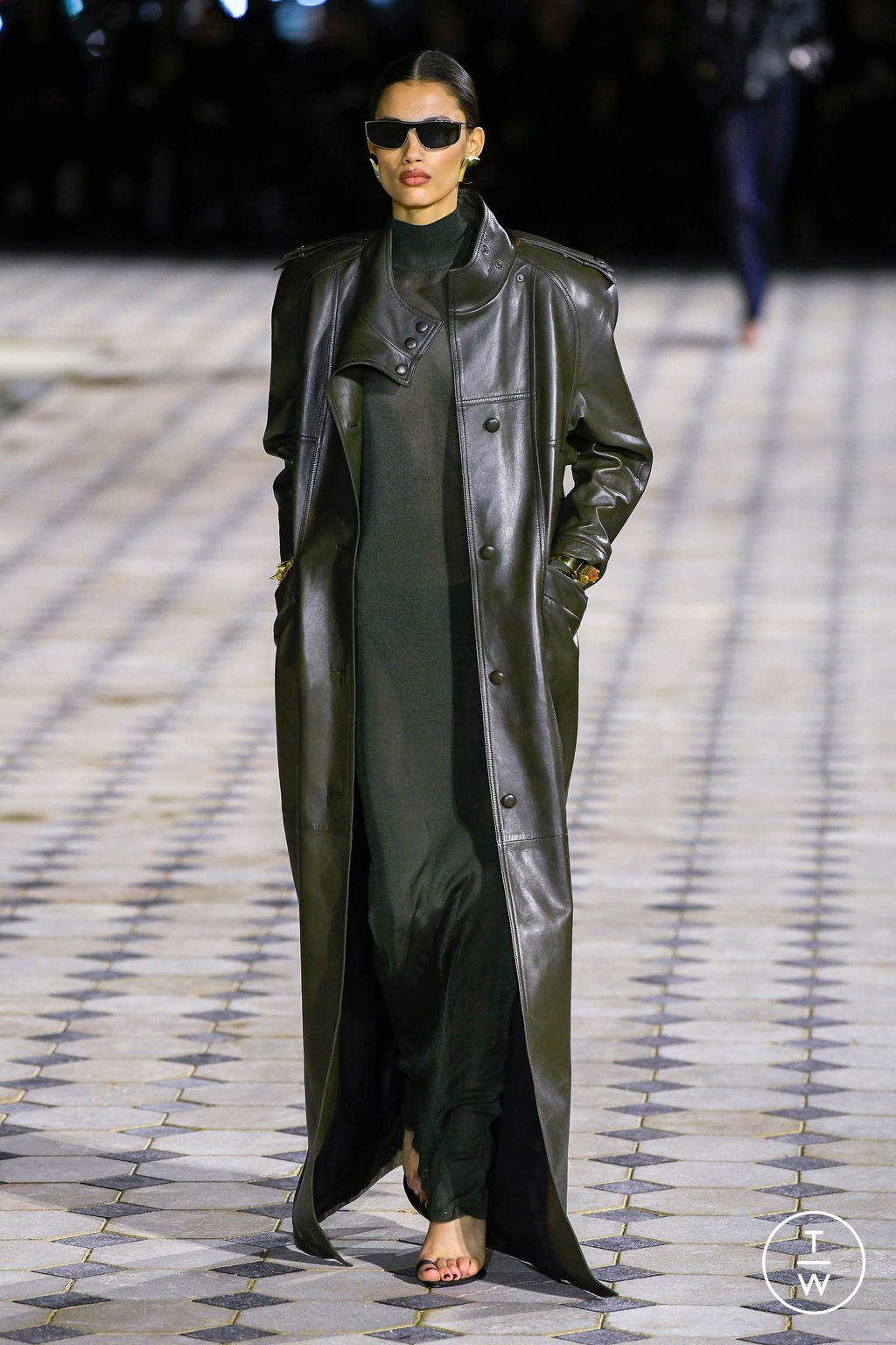 Fashion Week Paris Spring/Summer 2023 look 1 from the Saint Laurent collection 女装