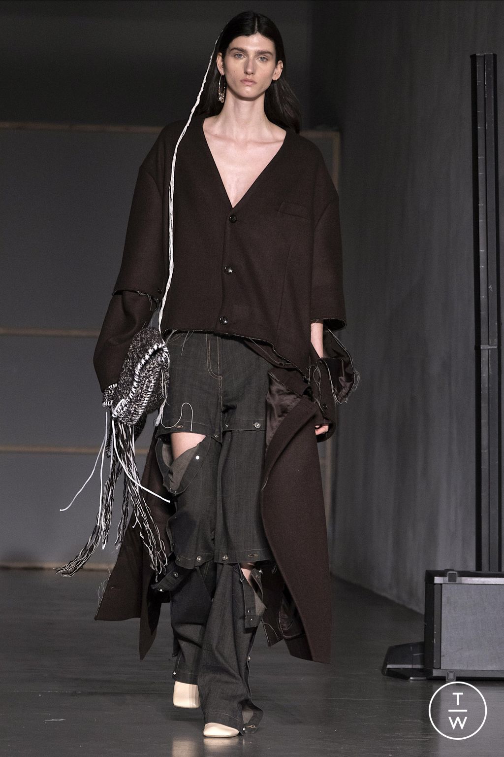 Fashion Week Milan Fall/Winter 2023 look 1 de la collection Federico Cina menswear