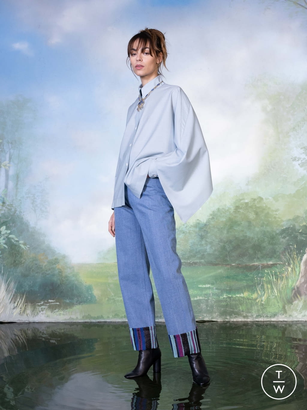 Fashion Week Paris Fall/Winter 2022 look 28 from the Benjamin Benmoyal collection womenswear