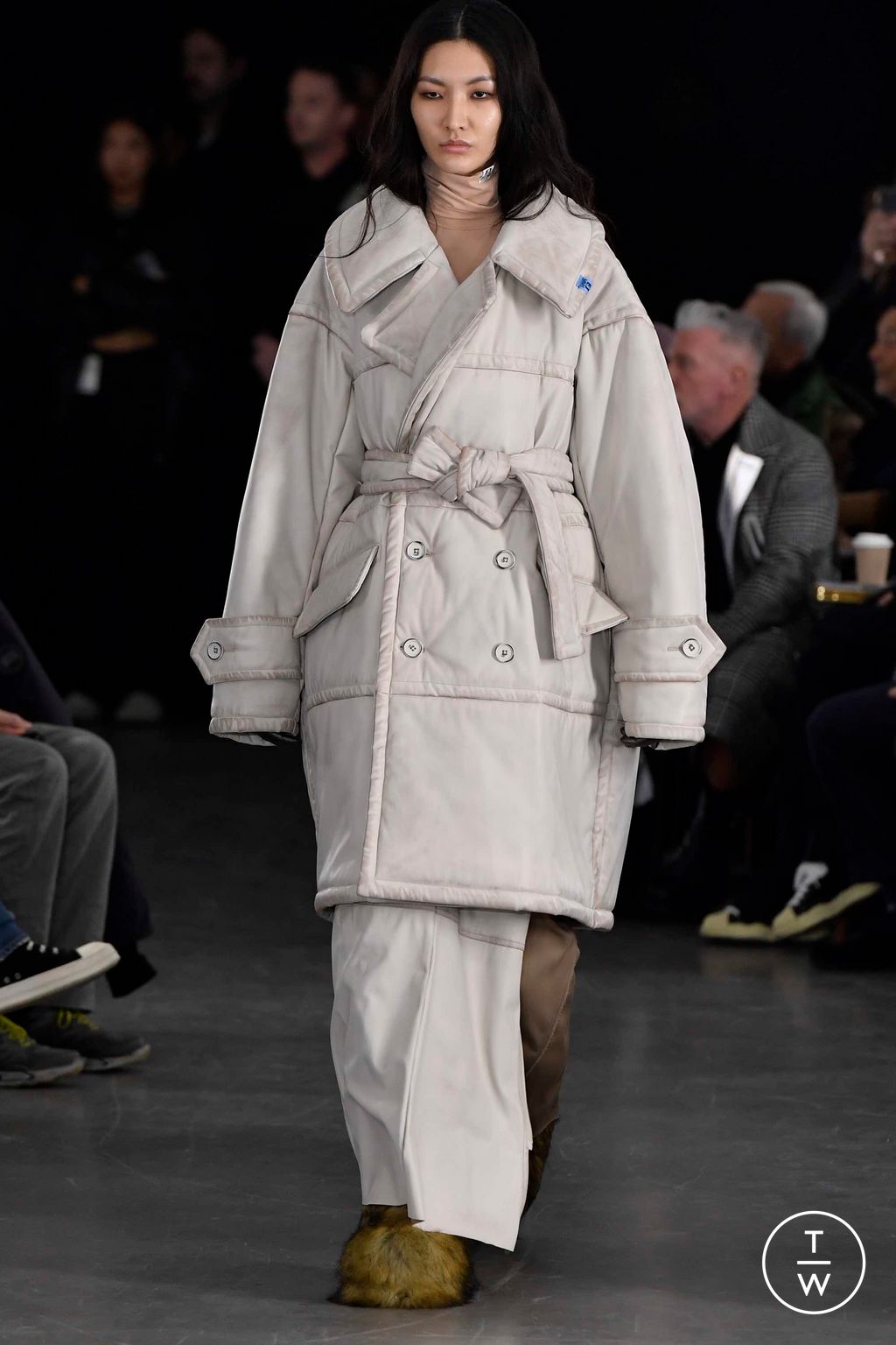 Fashion Week Paris Fall/Winter 2023 look 63 de la collection Maison Mihara Yasuhiro menswear