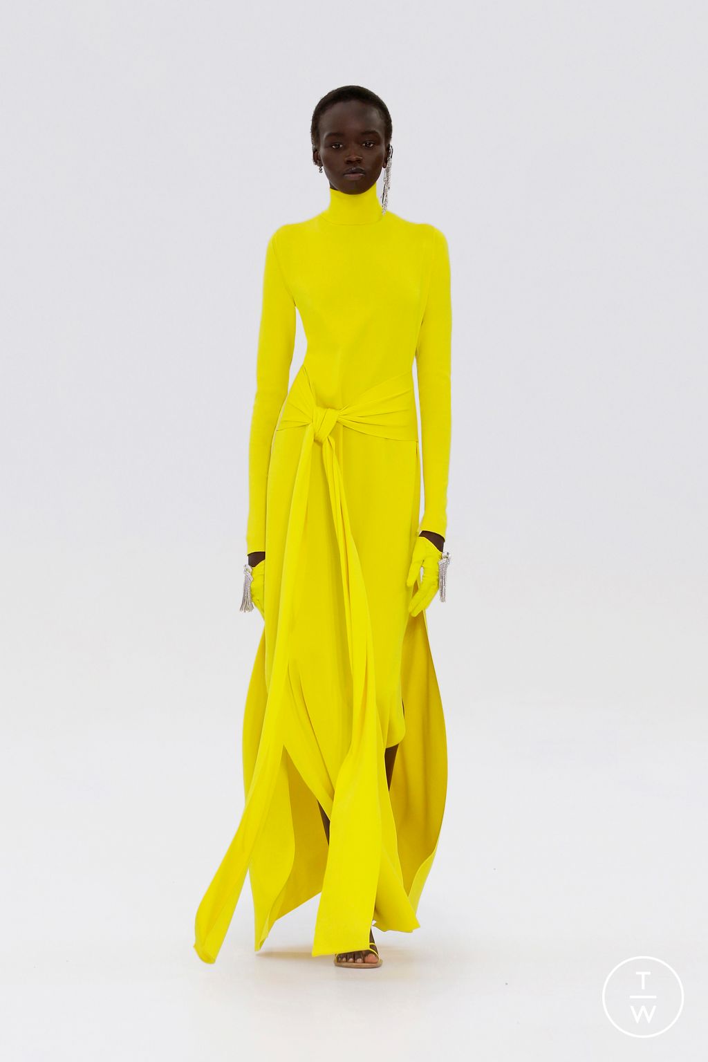 Fashion Week Paris Fall/Winter 2022 look 27 de la collection Fendi couture